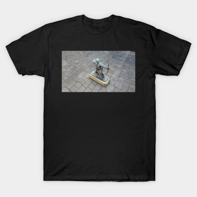 robin hood statue nottingham castle T-Shirt by acolename1